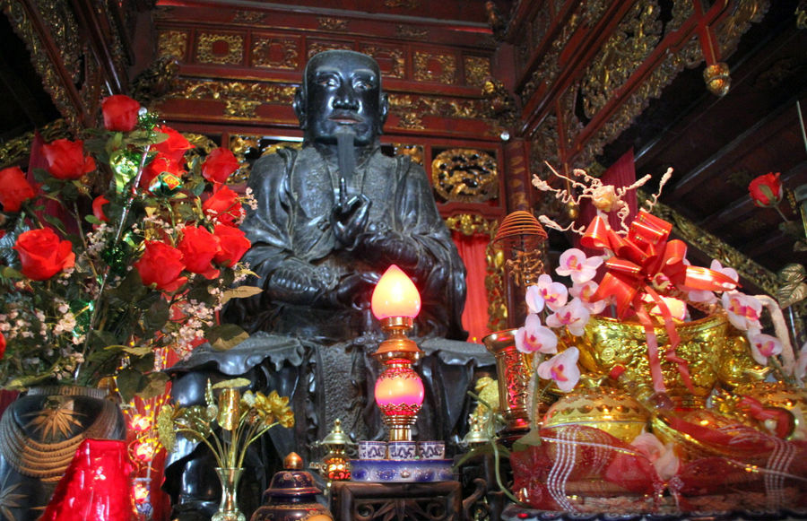 Статуя Чан Ву