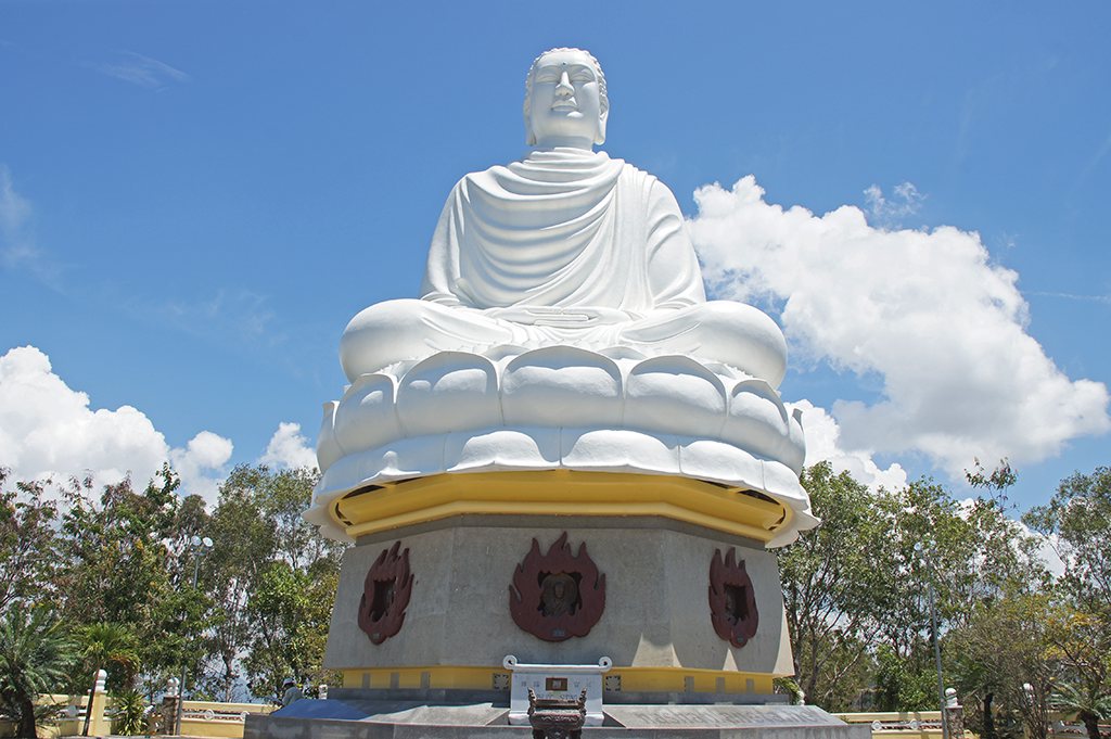 Белая статуя Будды (Нячанг, достопримечательности и экскурсии)